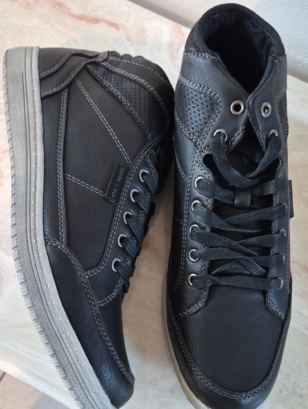 Men's Black High-Top Lace-Up Sneakers